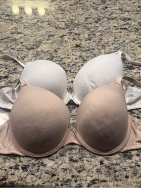 PINK Victoria's Secret Nude and White T-Shirt Bra Duo